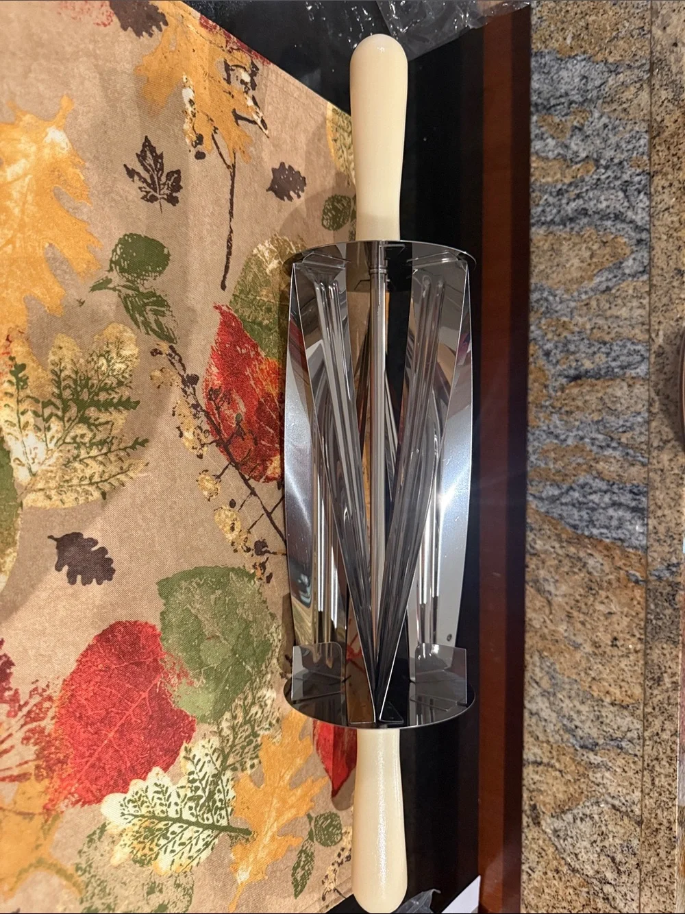 Croissant cutter